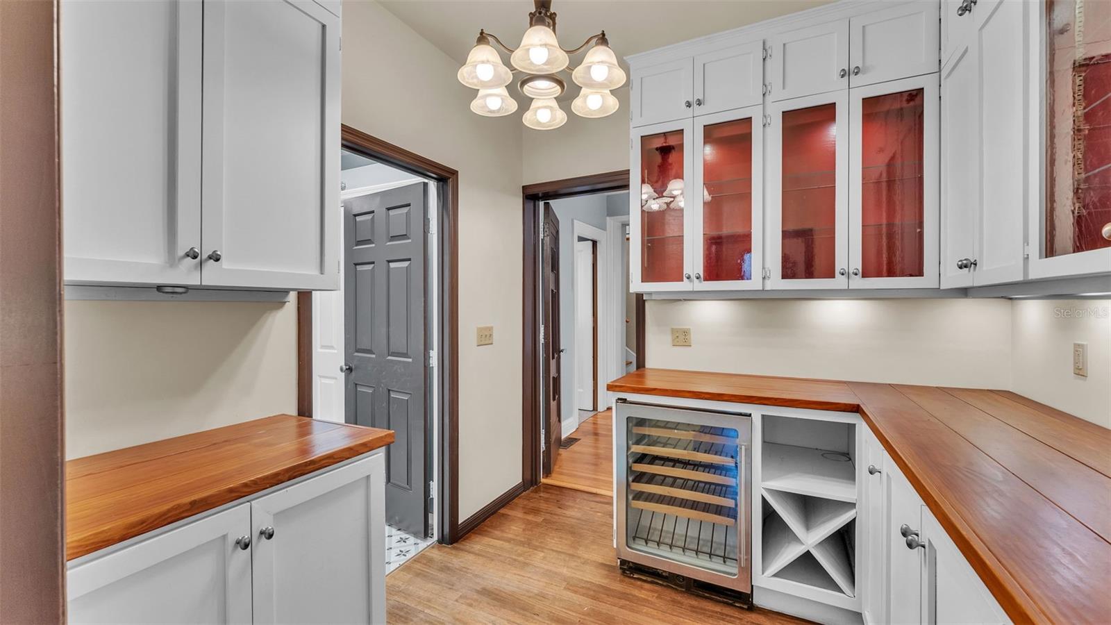 Image 25 of 95 For 1332 Evalyn Drive Se