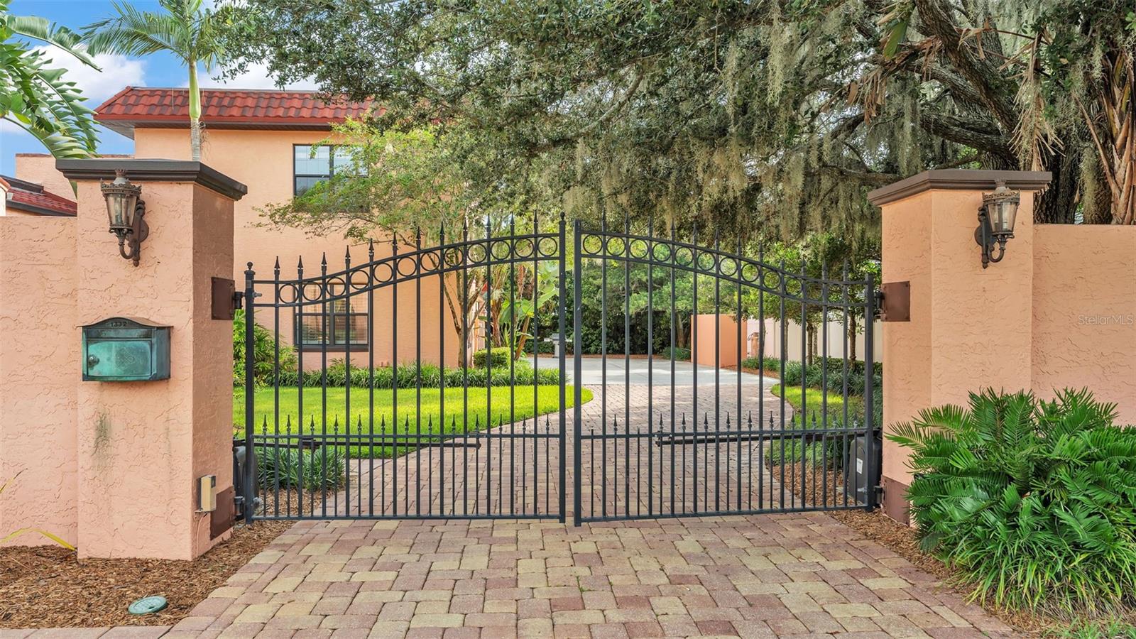 Image 3 of 95 For 1332 Evalyn Drive Se