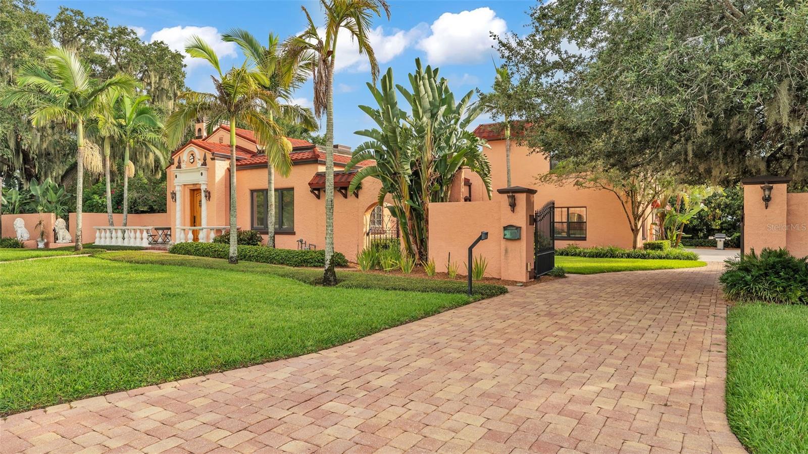 Image 4 of 95 For 1332 Evalyn Drive Se