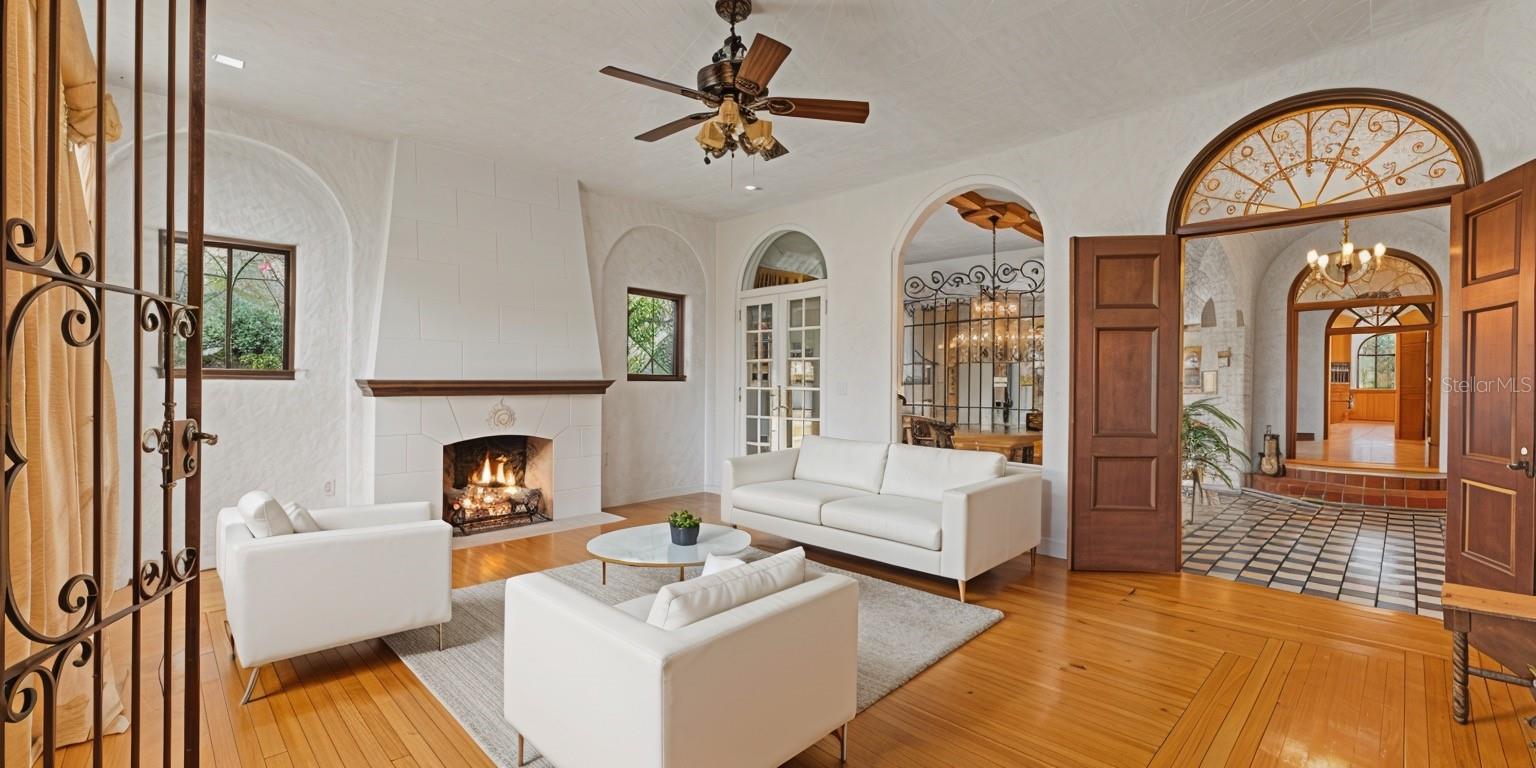 Image 6 of 95 For 1332 Evalyn Drive Se