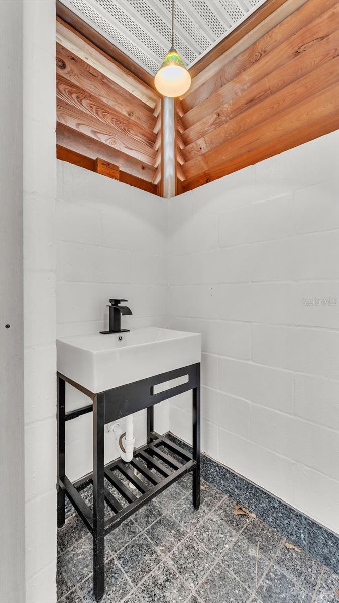 Image 84 of 95 For 1332 Evalyn Drive Se