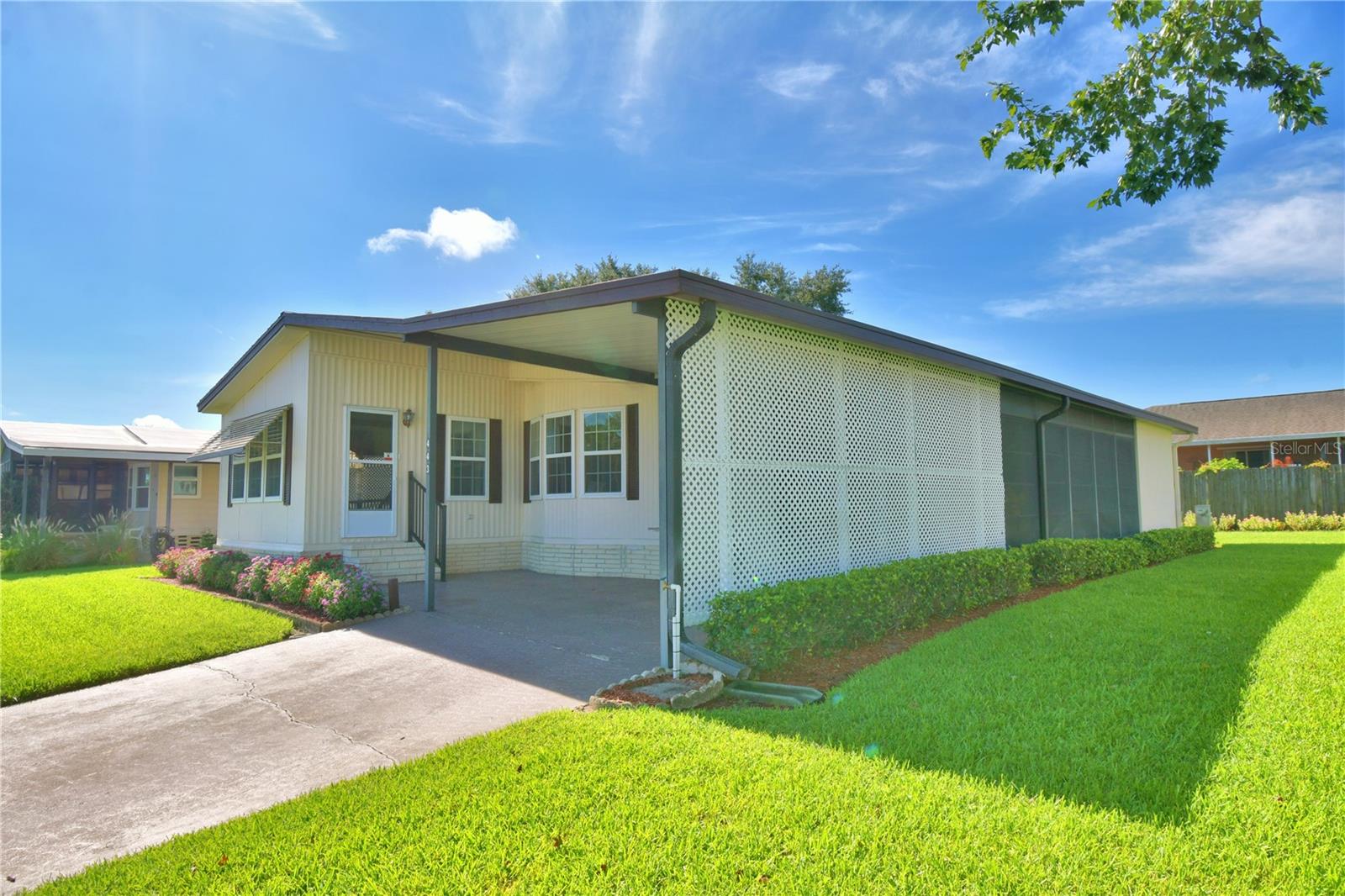 Image 4 of 57 For 443 Village Circle Sw