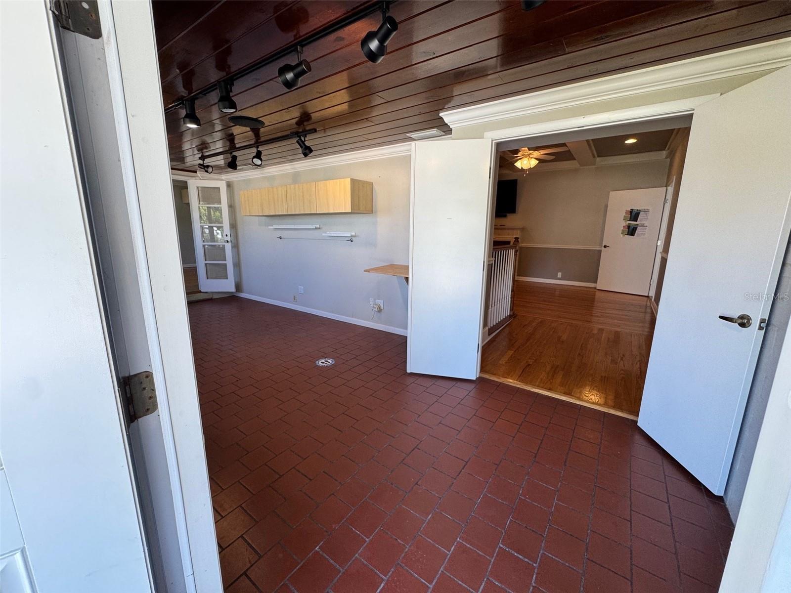 Image 11 of 30 For 700 Avenue B Sw