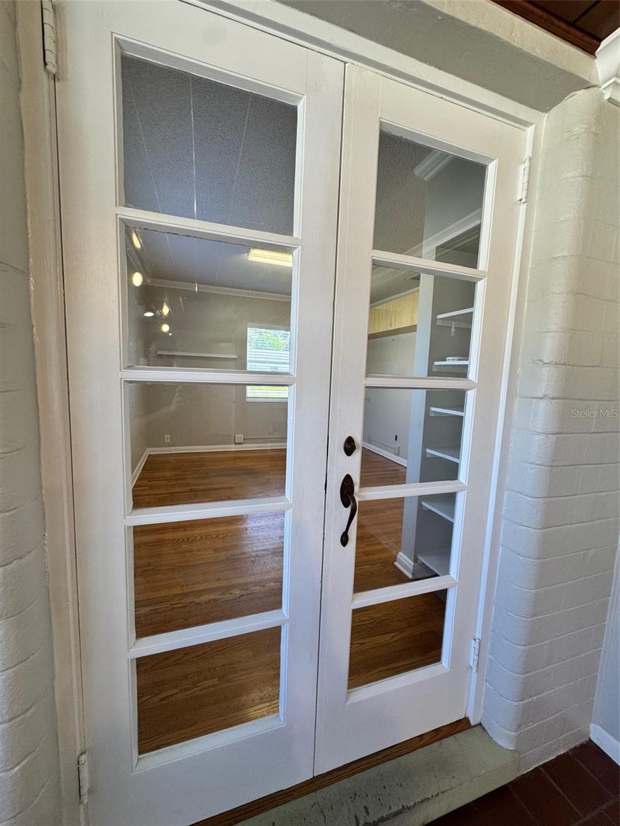 Image 13 of 30 For 700 Avenue B Sw