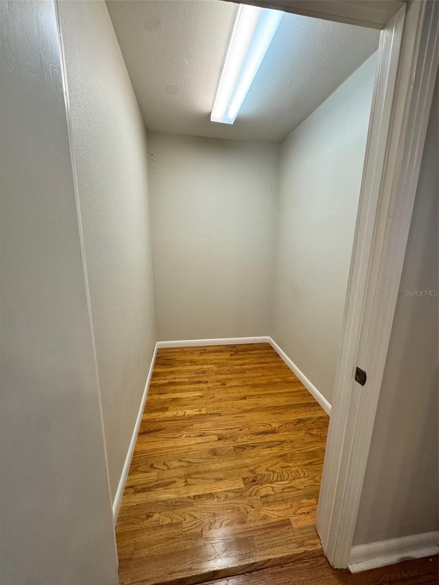 Image 16 of 30 For 700 Avenue B Sw