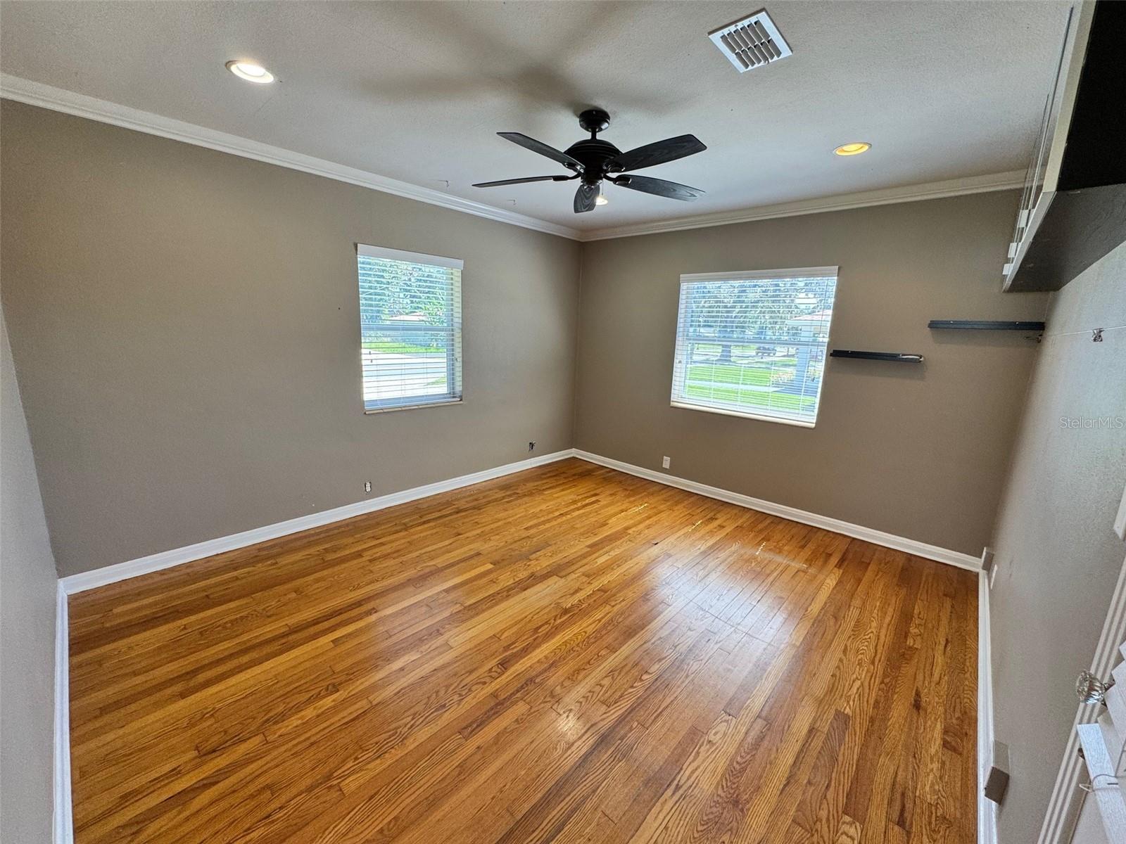 Image 18 of 30 For 700 Avenue B Sw