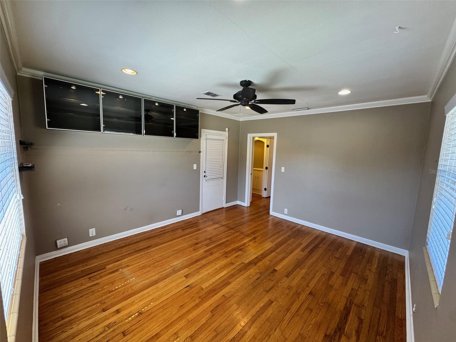 Image 19 of 30 For 700 Avenue B Sw