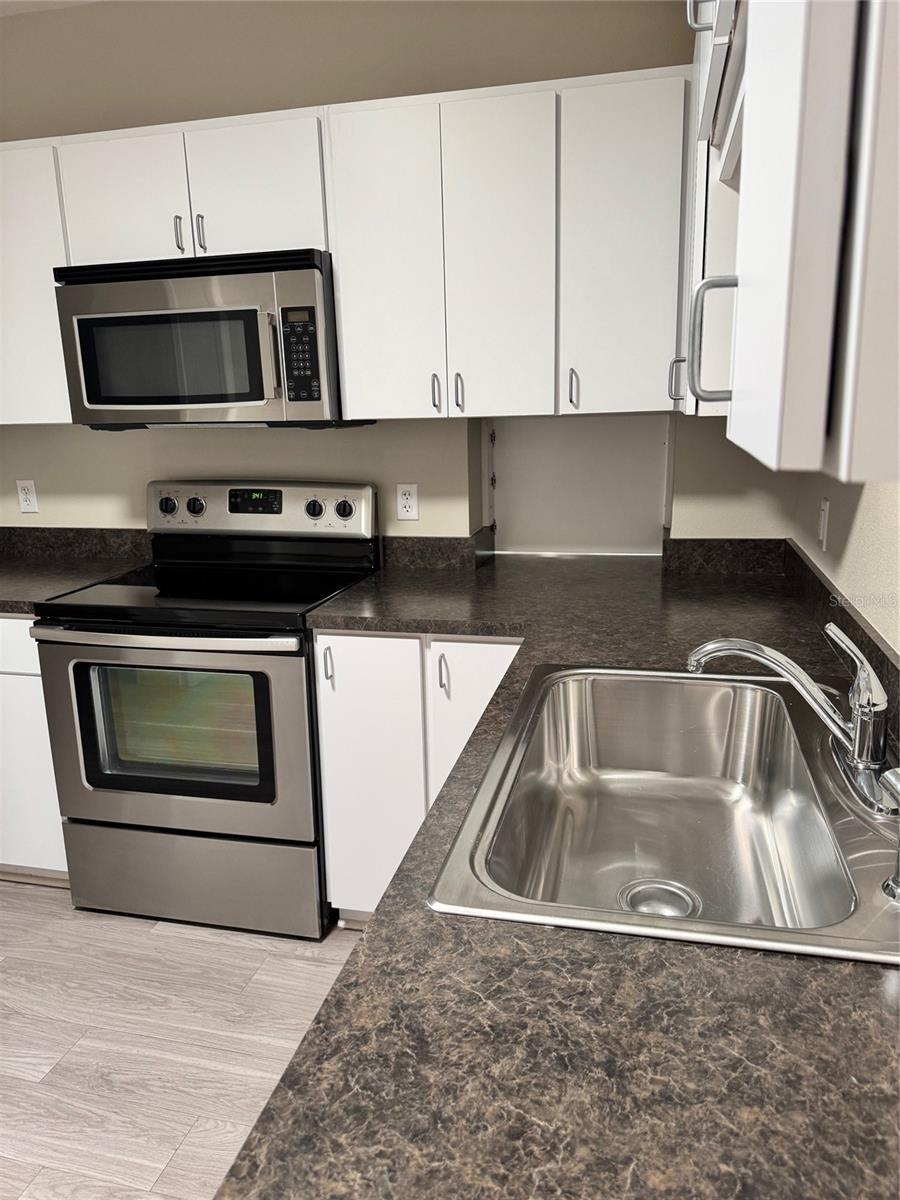 Image 24 of 30 For 700 Avenue B Sw