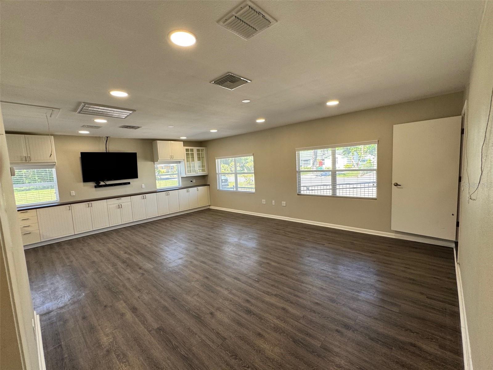 Image 26 of 30 For 700 Avenue B Sw