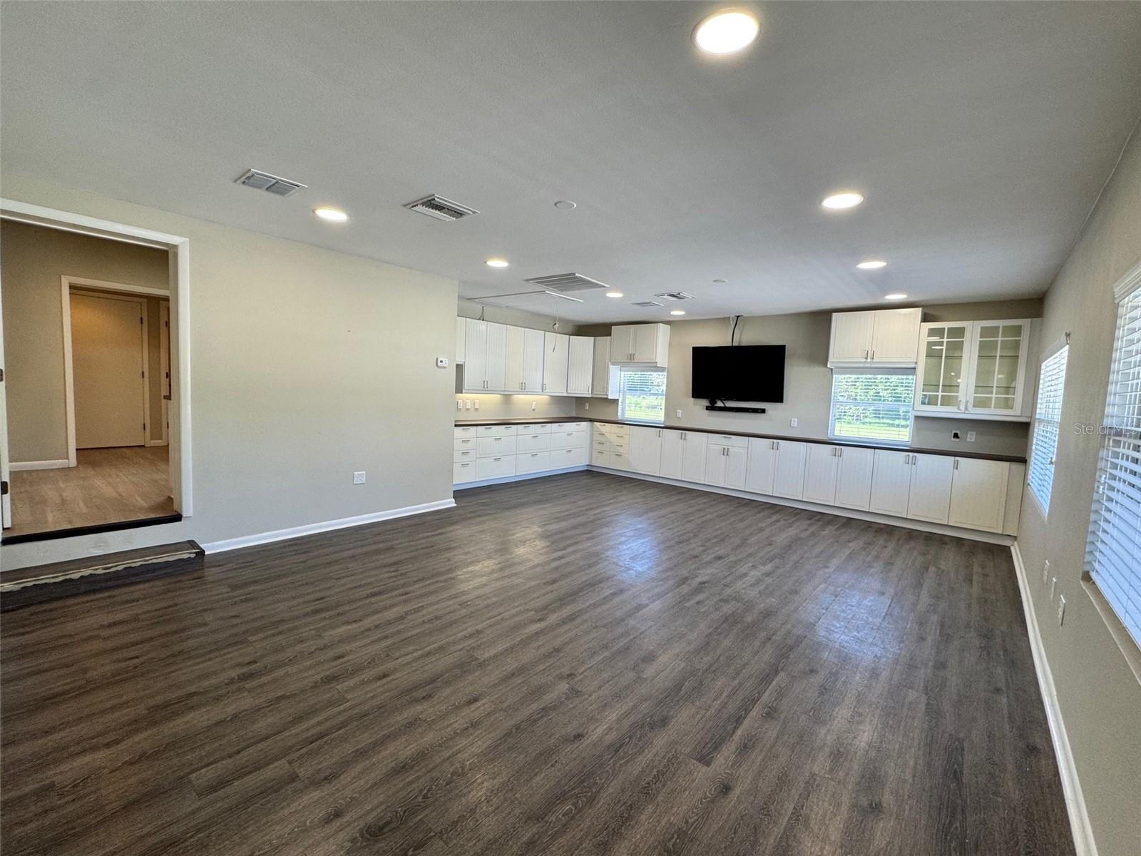 Image 27 of 30 For 700 Avenue B Sw