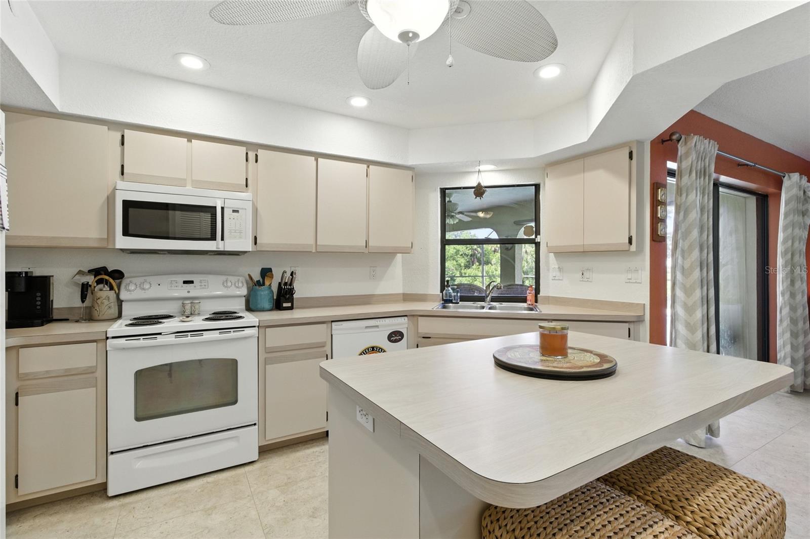 Image 14 of 46 For 3305 Beacon Drive