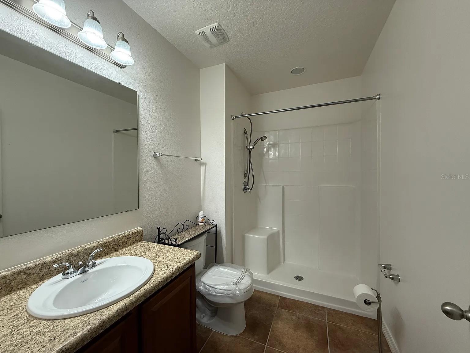 Image 10 of 17 For 983 Revere Avenue