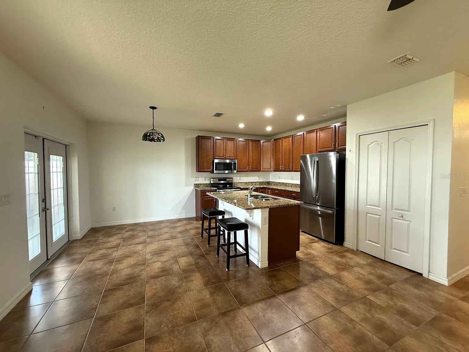 Image 3 of 17 For 983 Revere Avenue