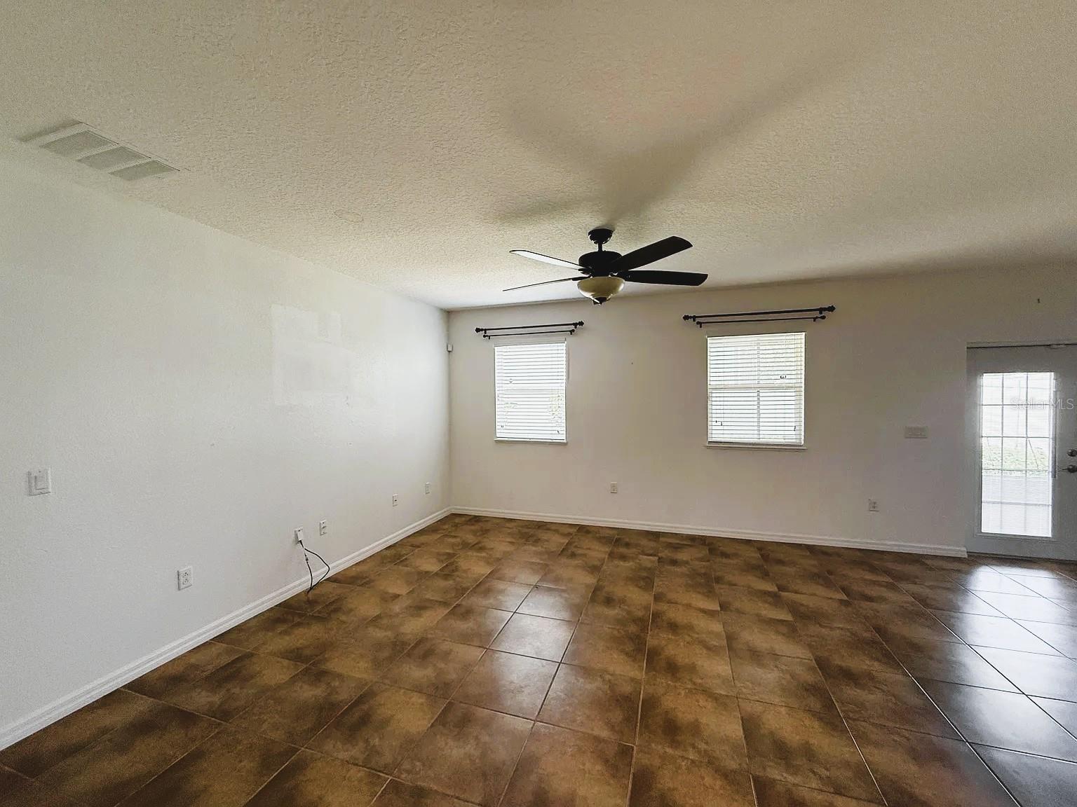 Image 4 of 17 For 983 Revere Avenue