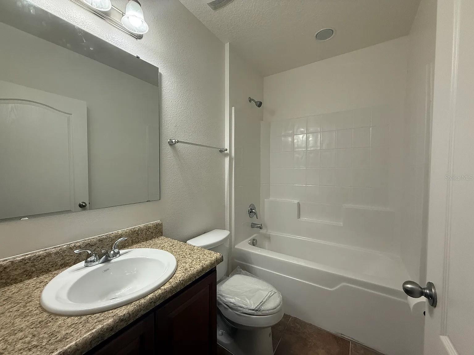 Image 7 of 17 For 983 Revere Avenue
