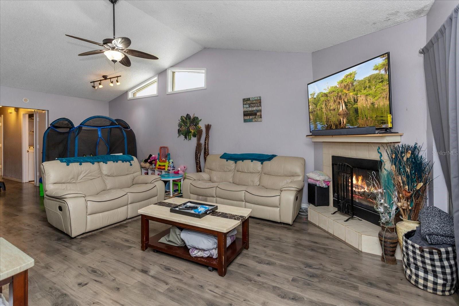 Image 10 of 19 For 667 Lake Dexter Circle