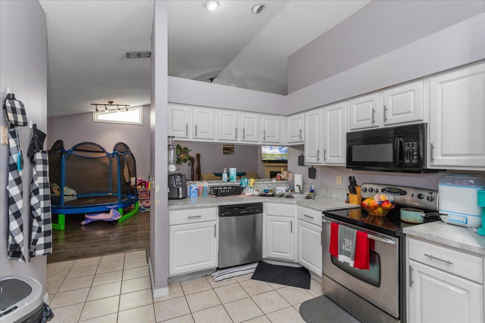 Image 5 of 19 For 667 Lake Dexter Circle