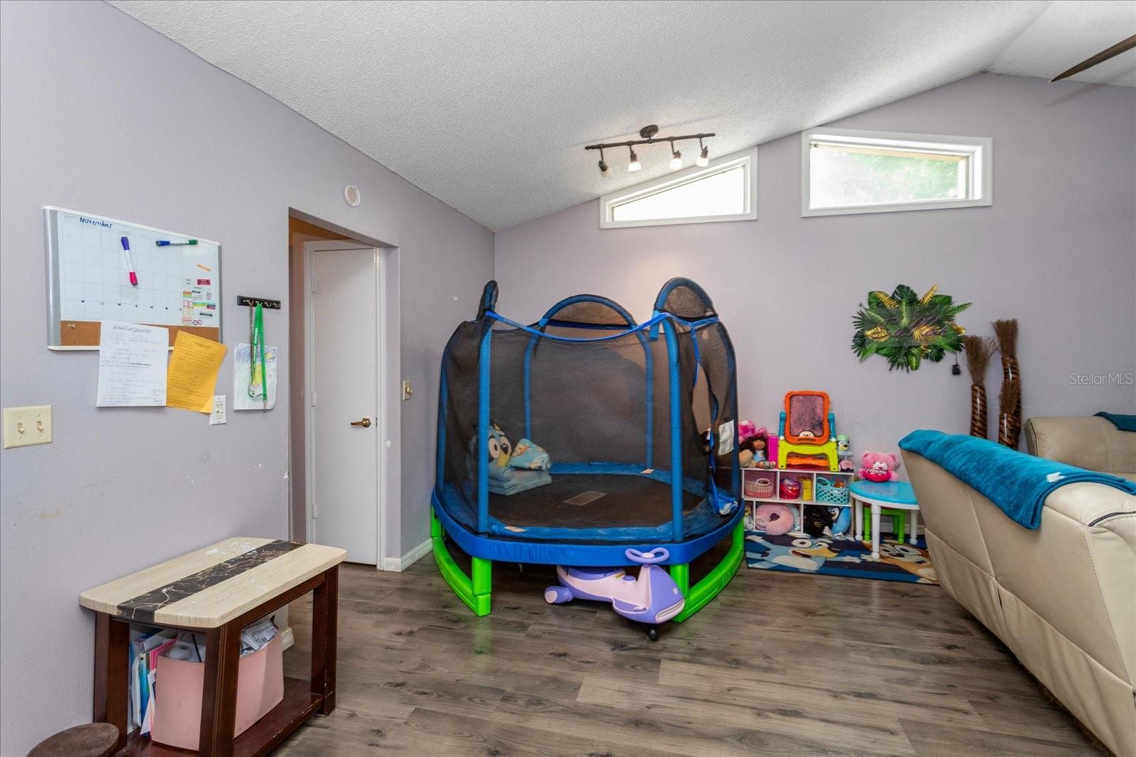 Image 6 of 19 For 667 Lake Dexter Circle
