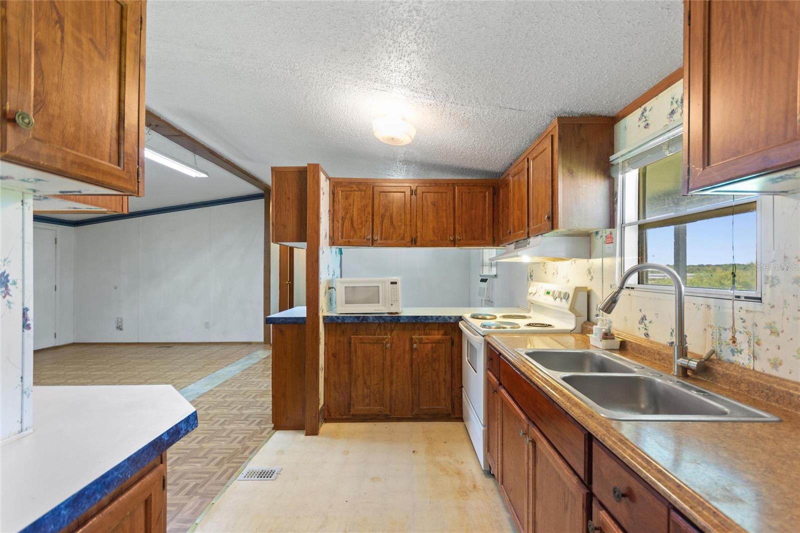 Image 10 of 45 For 1630 Sutton Rd