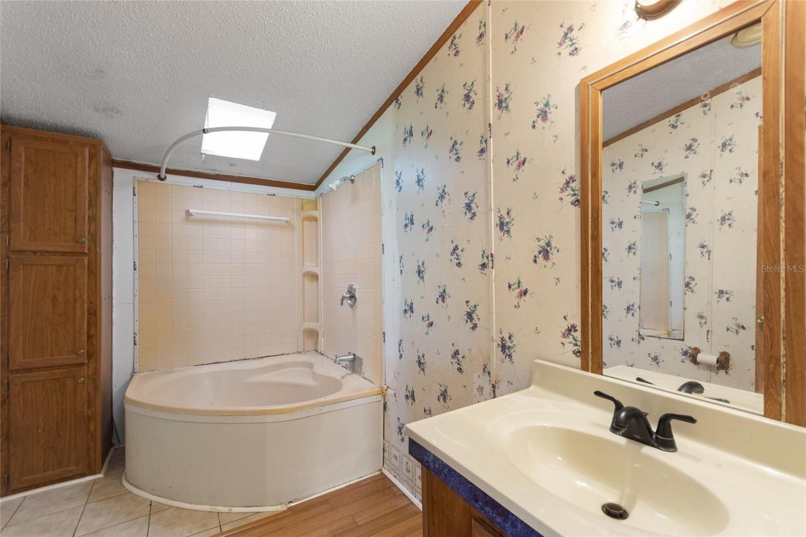 Image 16 of 45 For 1630 Sutton Rd
