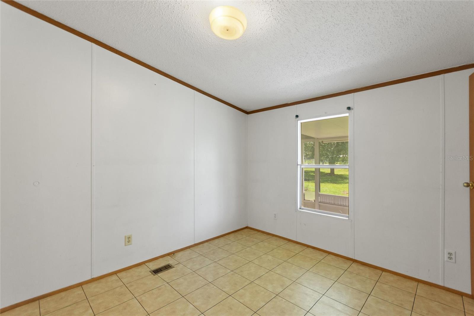 Image 18 of 45 For 1630 Sutton Rd