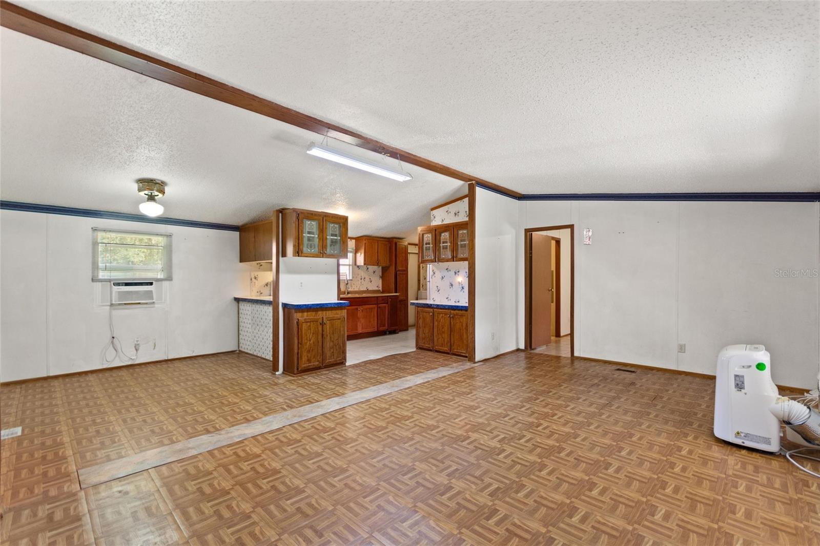 Image 4 of 45 For 1630 Sutton Rd