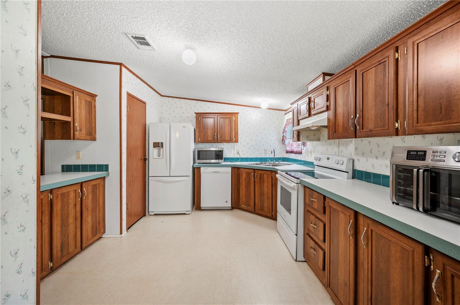 Image 22 of 57 For 4711 Acorn Drive S