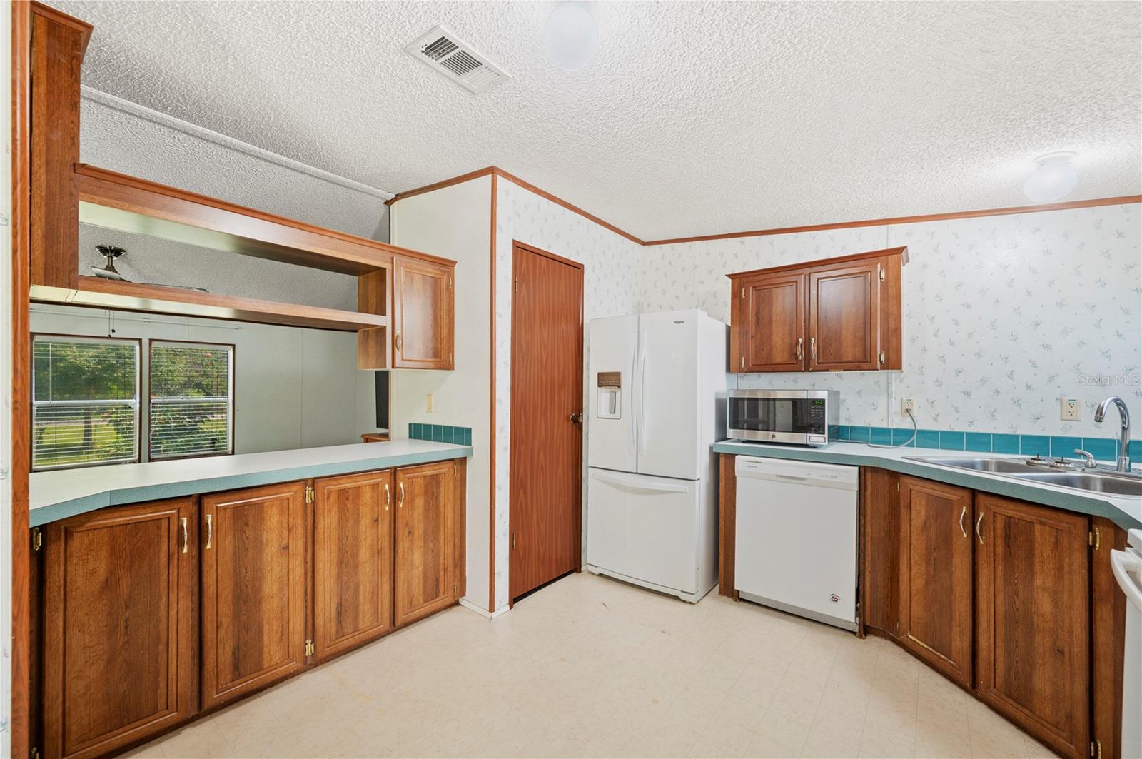 Image 23 of 57 For 4711 Acorn Drive S