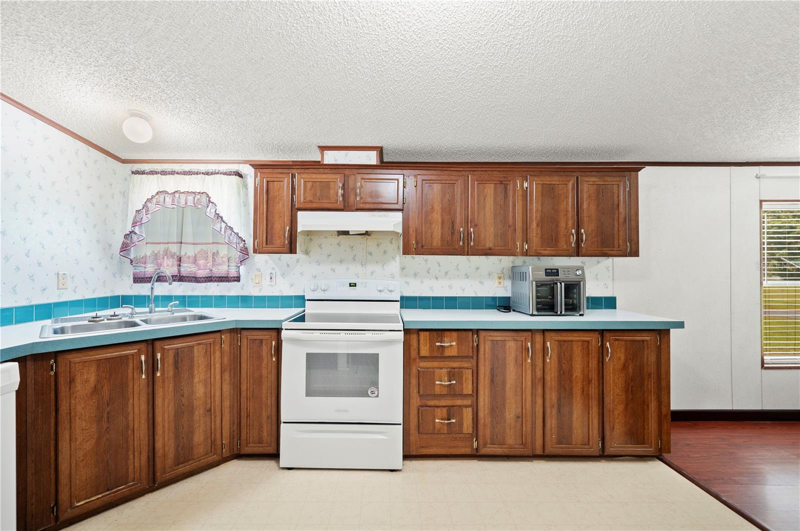 Image 25 of 57 For 4711 Acorn Drive S