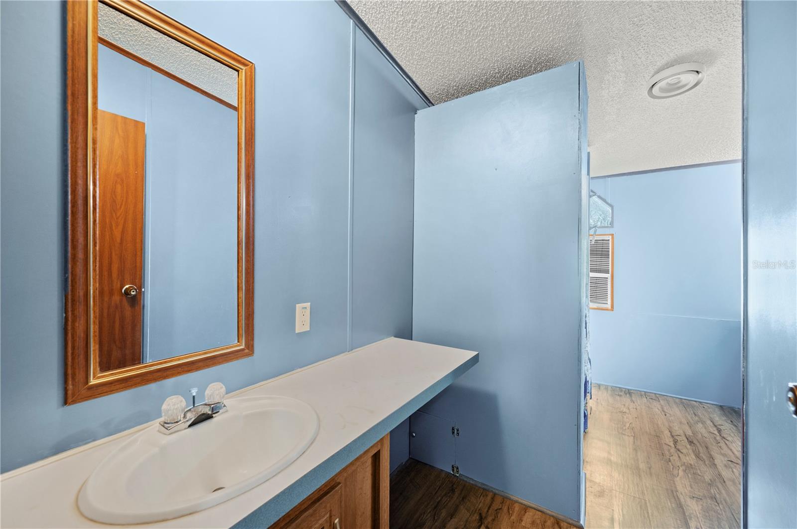 Image 36 of 57 For 4711 Acorn Drive S