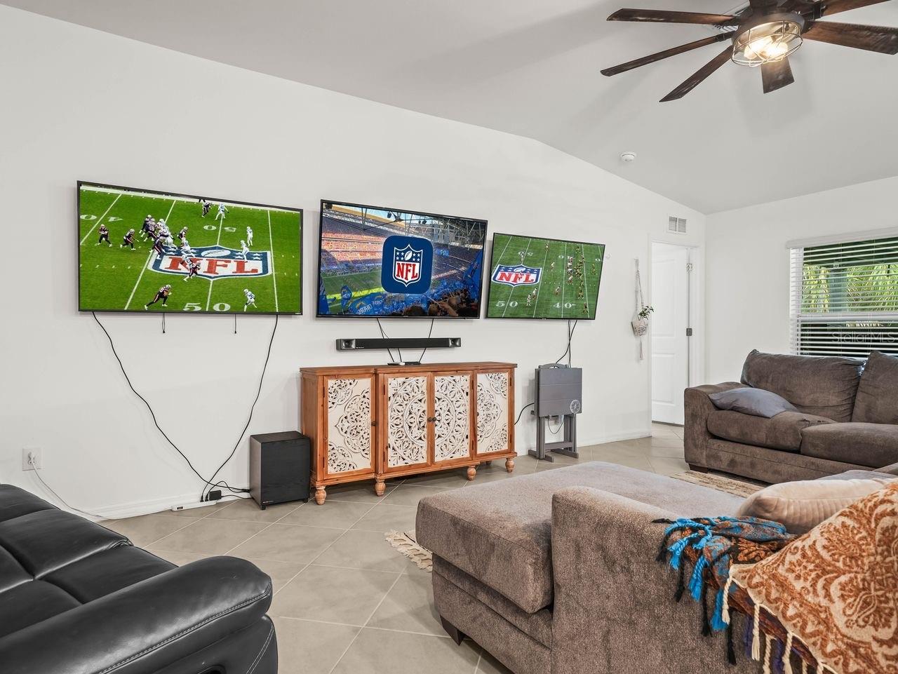 Image 3 of 28 For 3272 Milwaukee Street