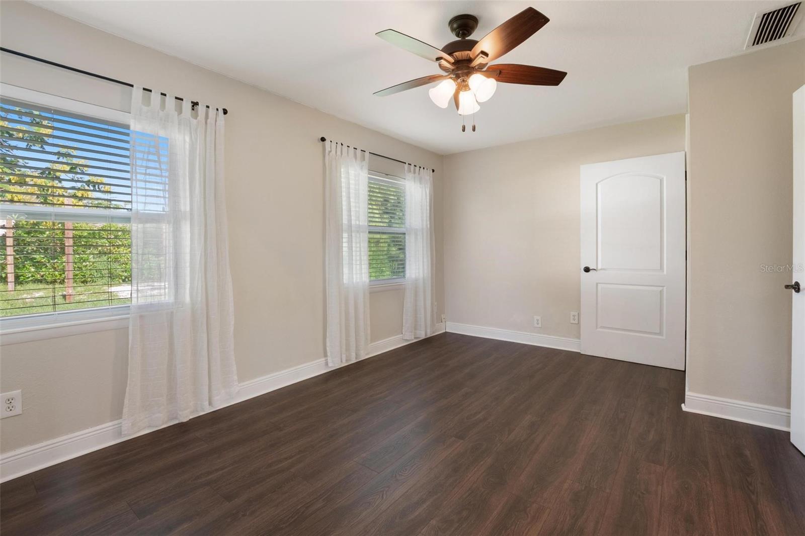 Image 11 of 28 For 1815 6th Street Se