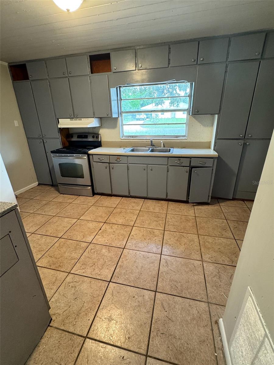 Image 3 of 11 For 9 Mays Road 