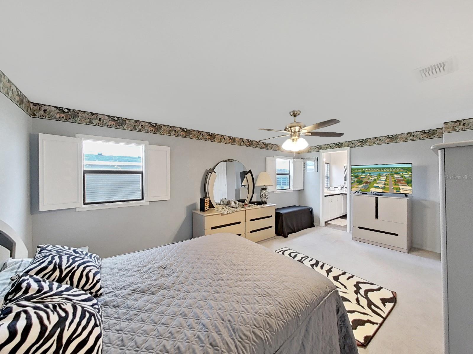 Image 27 of 56 For 4886 Deerwood Dr