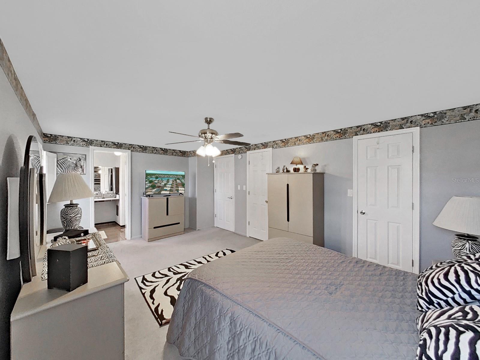 Image 28 of 56 For 4886 Deerwood Dr