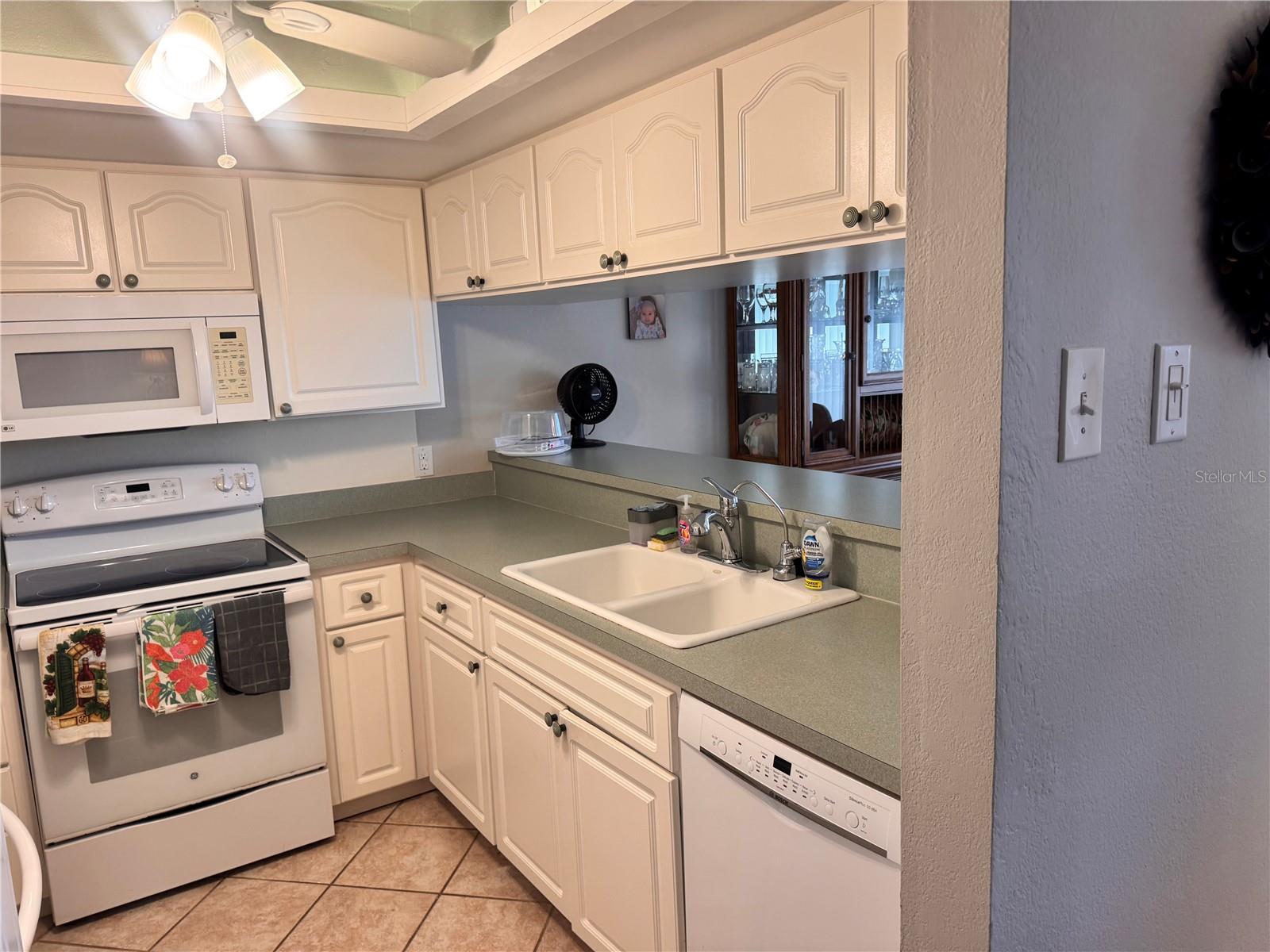 Image 8 of 44 For 23465 Harborview Road 824