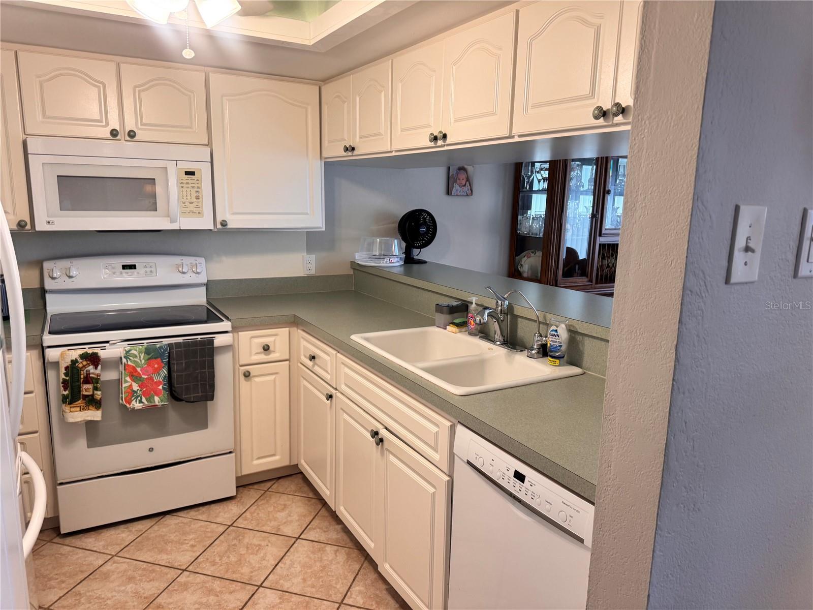 Image 9 of 44 For 23465 Harborview Road 824