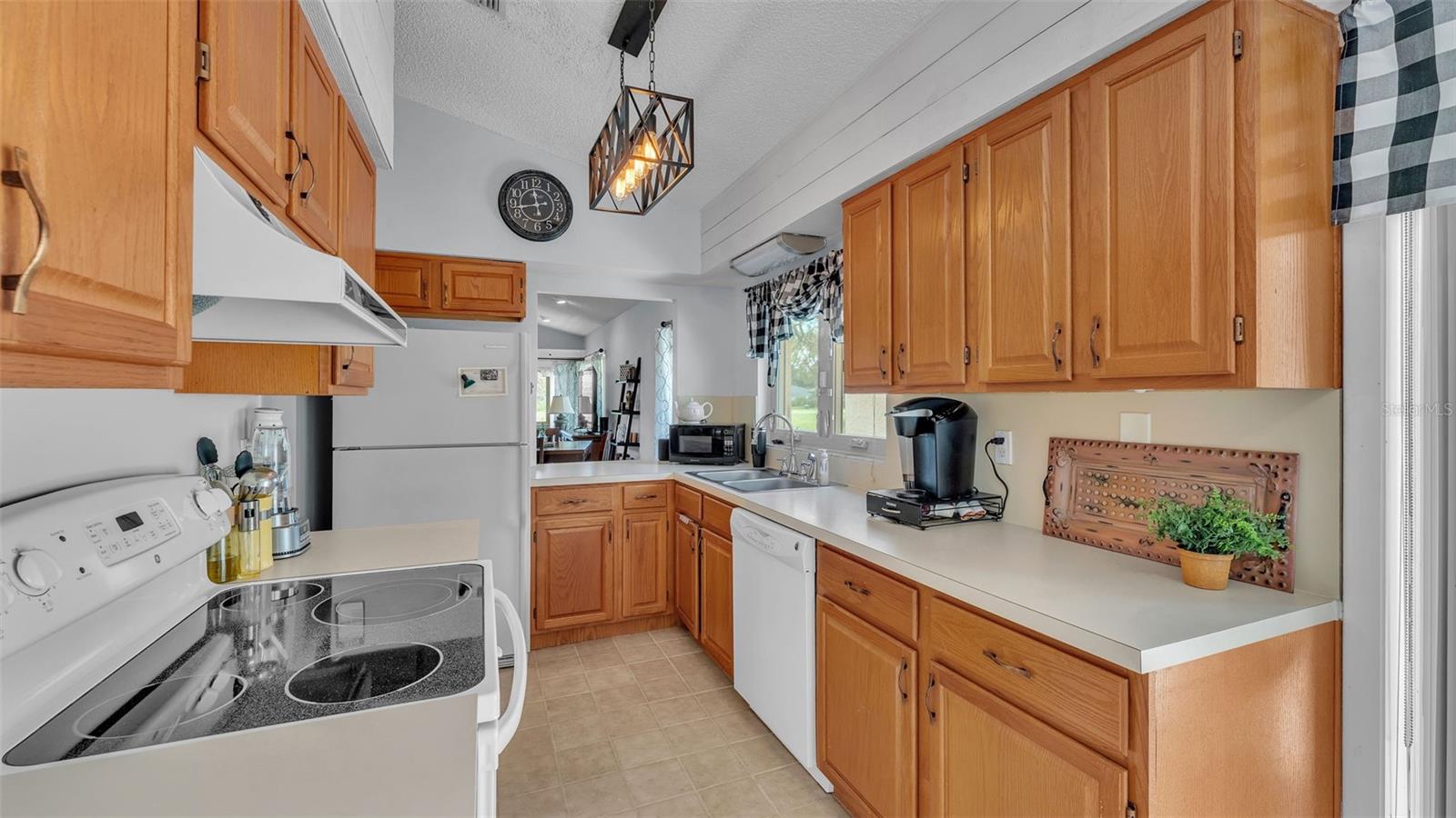 Image 13 of 33 For 3025 Silverado Terrace
