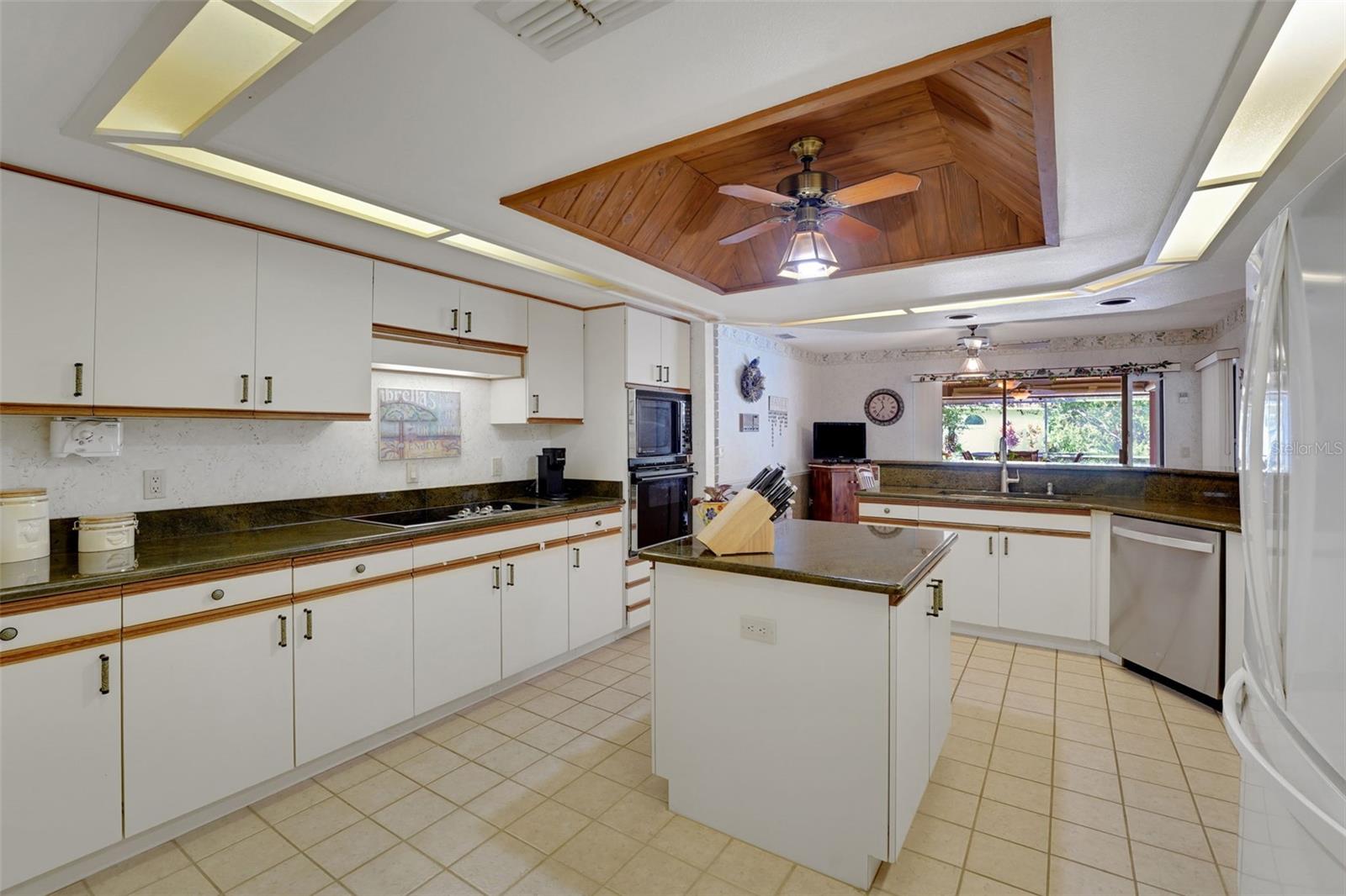 Image 10 of 38 For 2997 Plantation Road