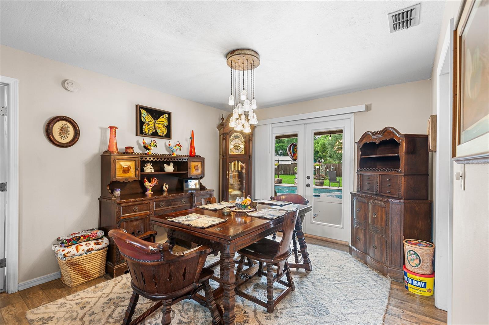Image 15 of 43 For 204 Essary Street N