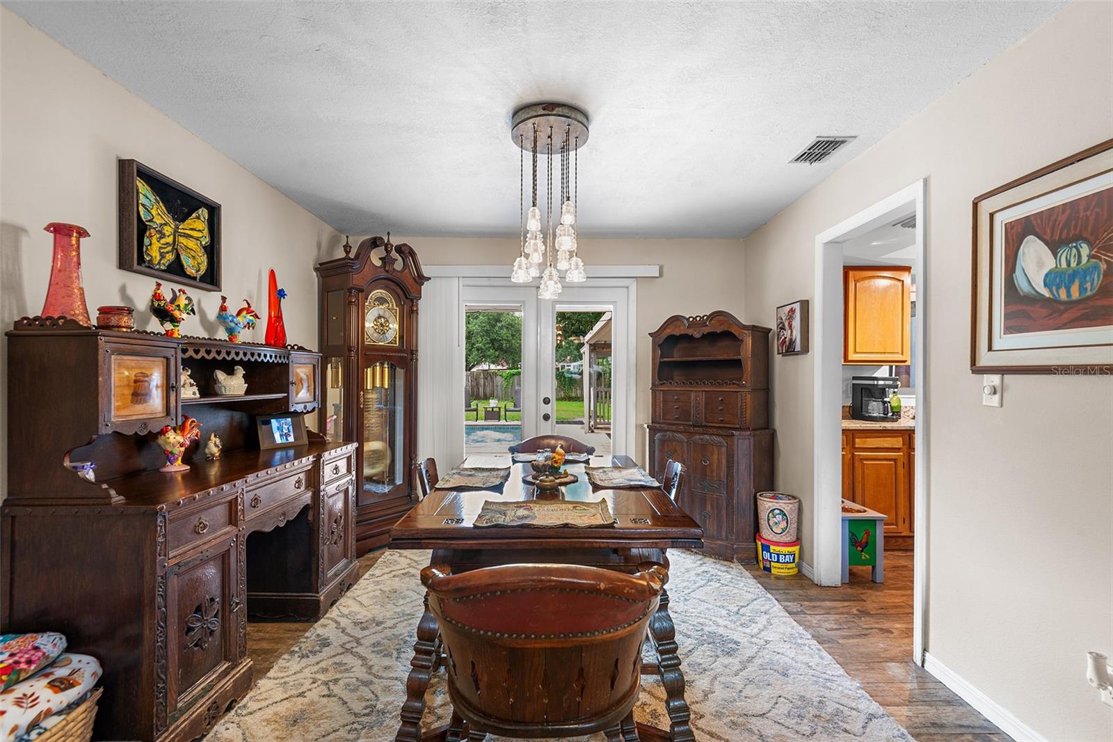 Image 16 of 43 For 204 Essary Street N