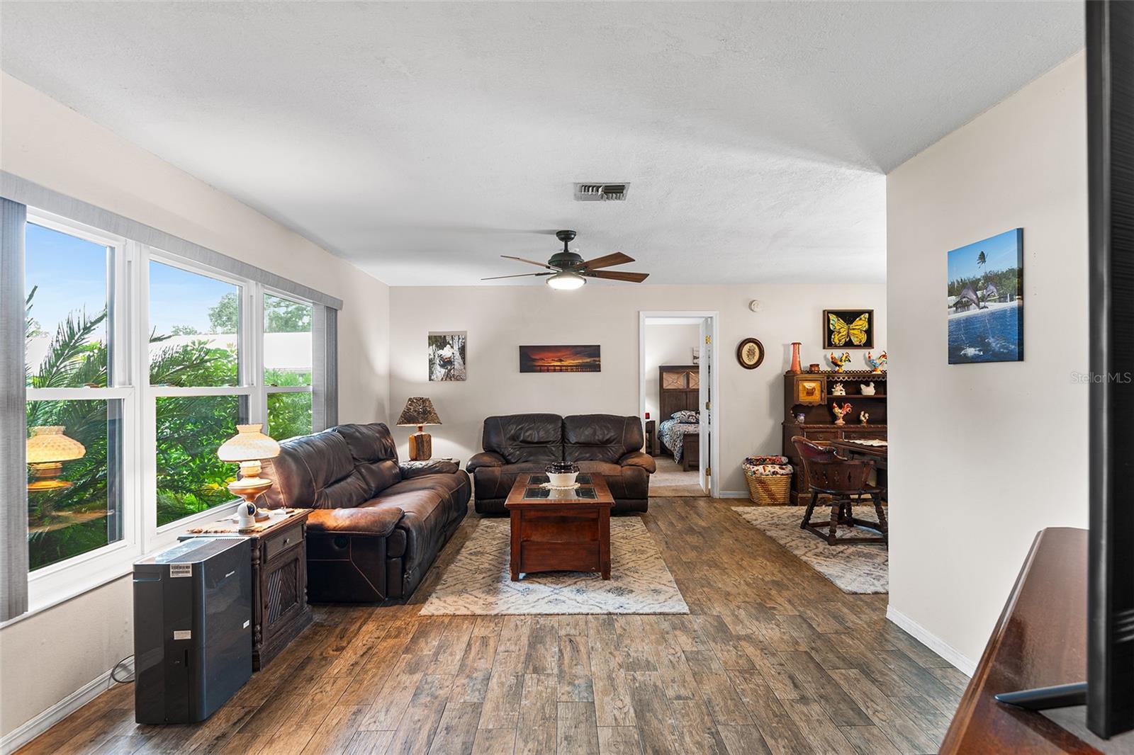 Image 18 of 43 For 204 Essary Street N