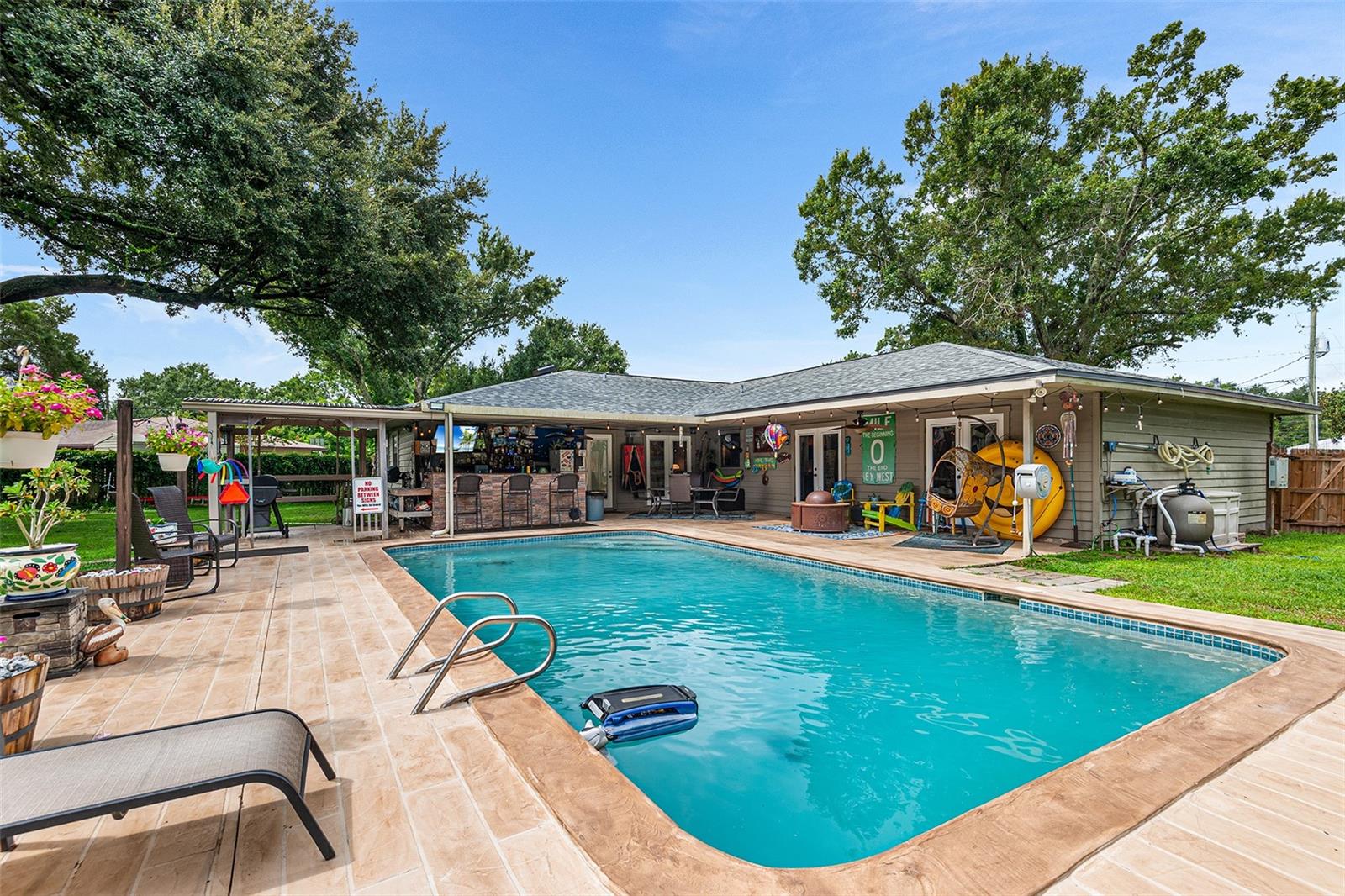 Image 2 of 43 For 204 Essary Street N