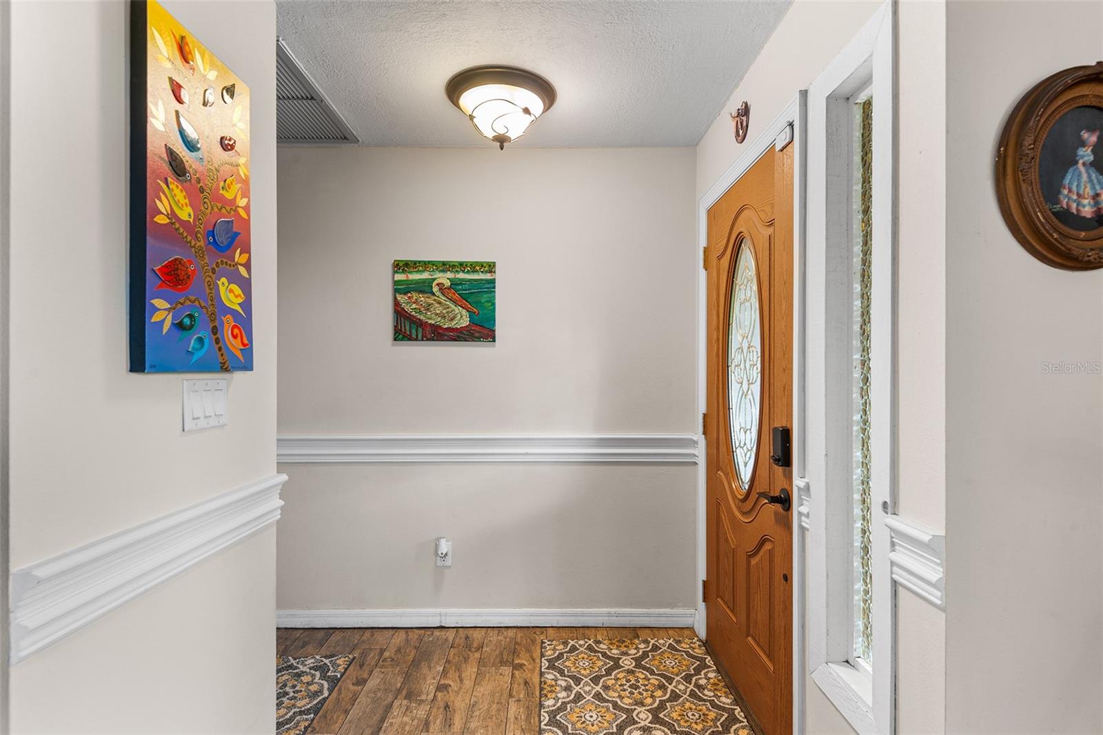 Image 22 of 43 For 204 Essary Street N
