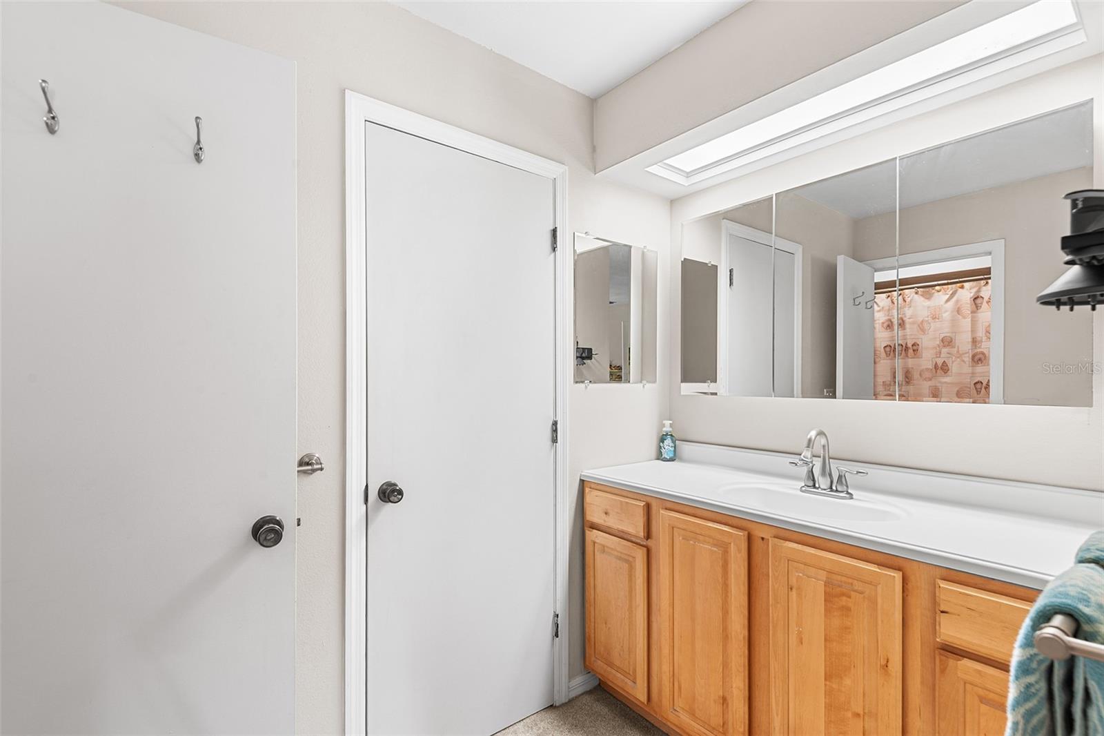 Image 25 of 43 For 204 Essary Street N