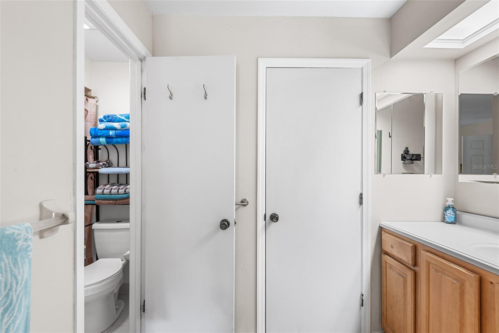 Image 26 of 43 For 204 Essary Street N