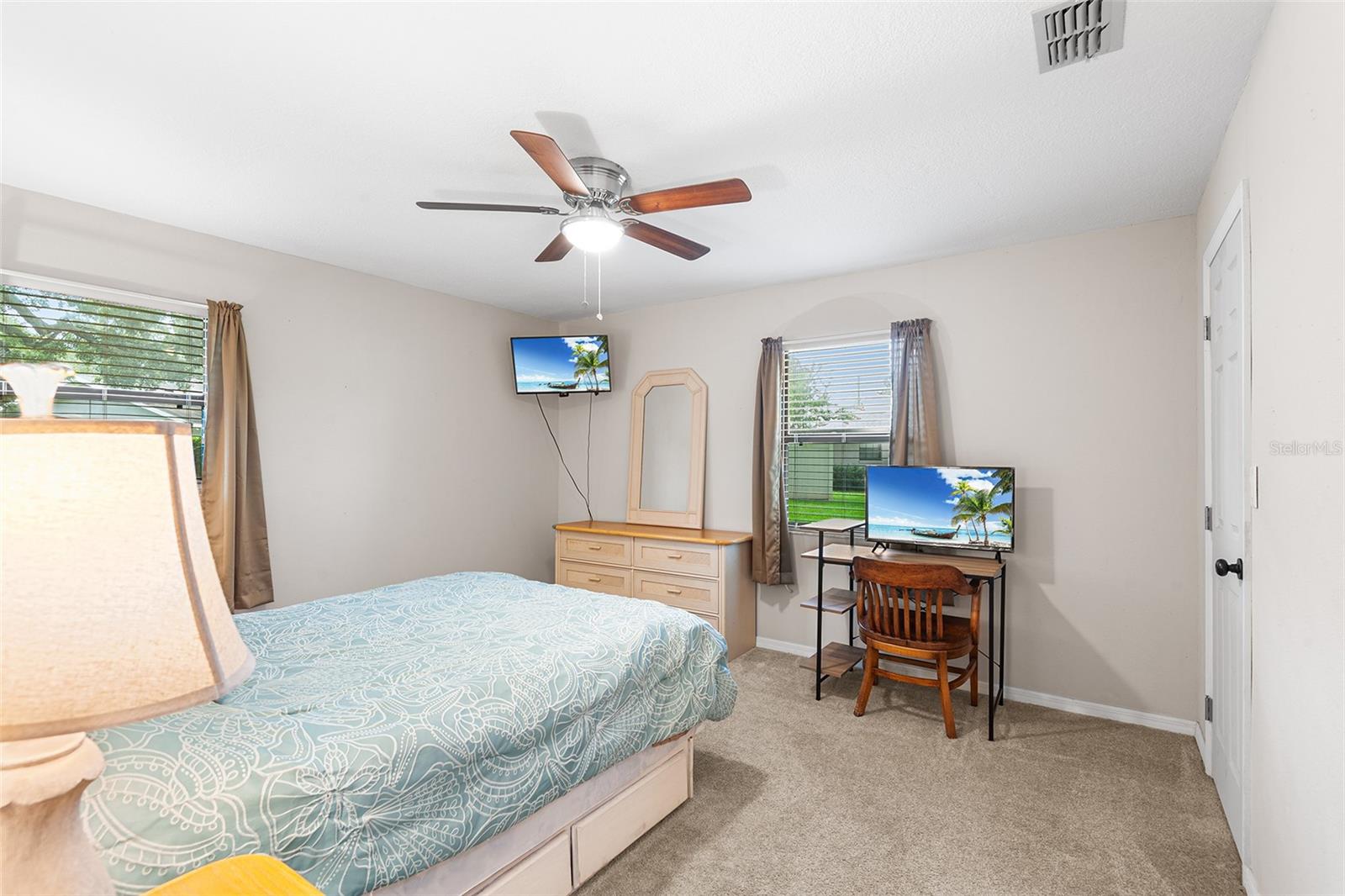 Image 27 of 43 For 204 Essary Street N