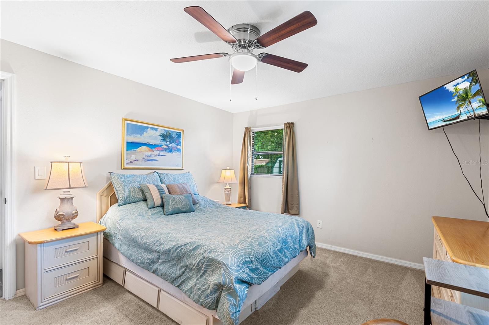 Image 28 of 43 For 204 Essary Street N