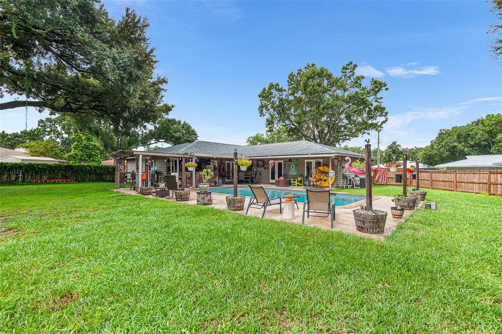 Image 36 of 43 For 204 Essary Street N