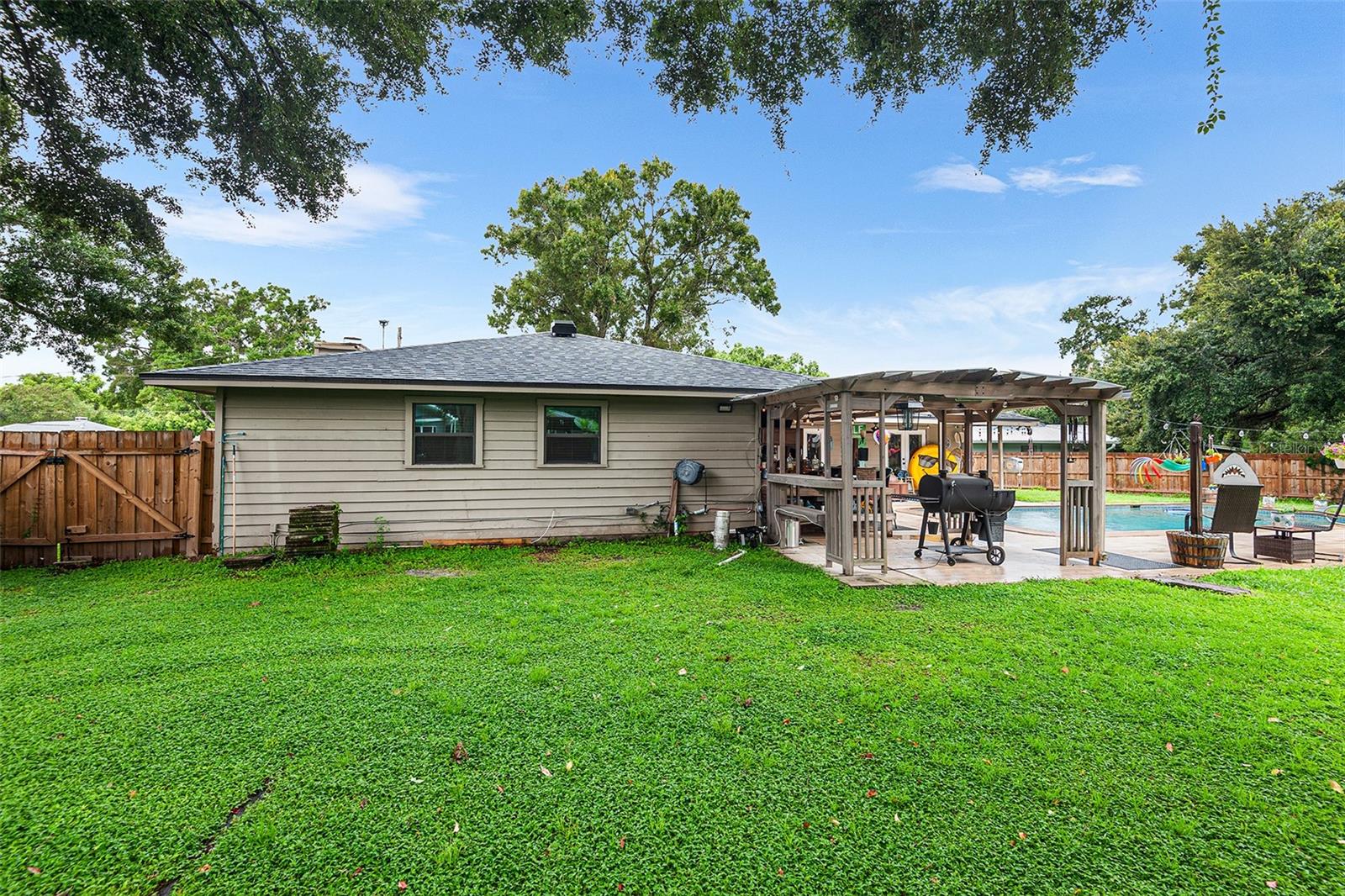 Image 40 of 43 For 204 Essary Street N